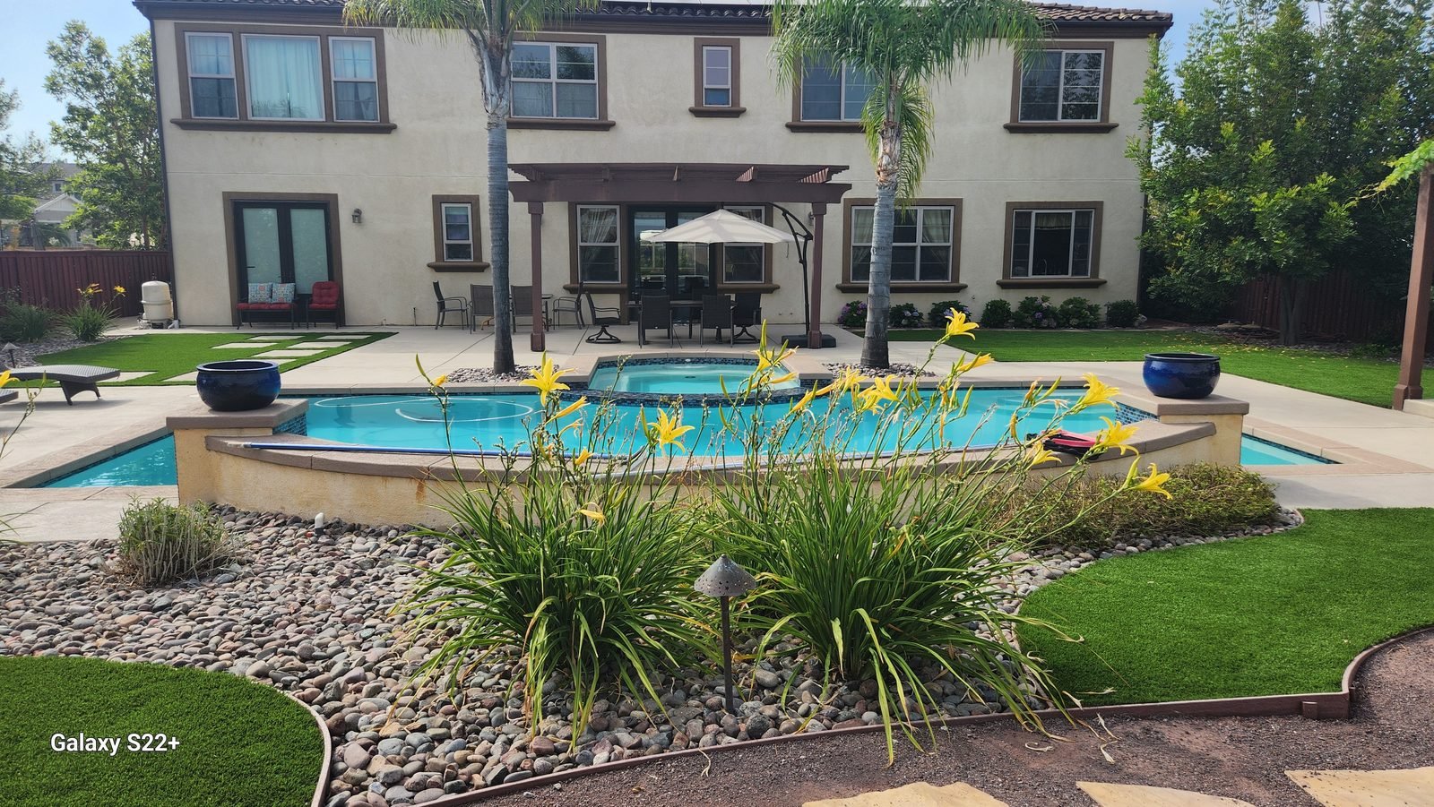 Akiki Residence — Pool and spa with the estate behind