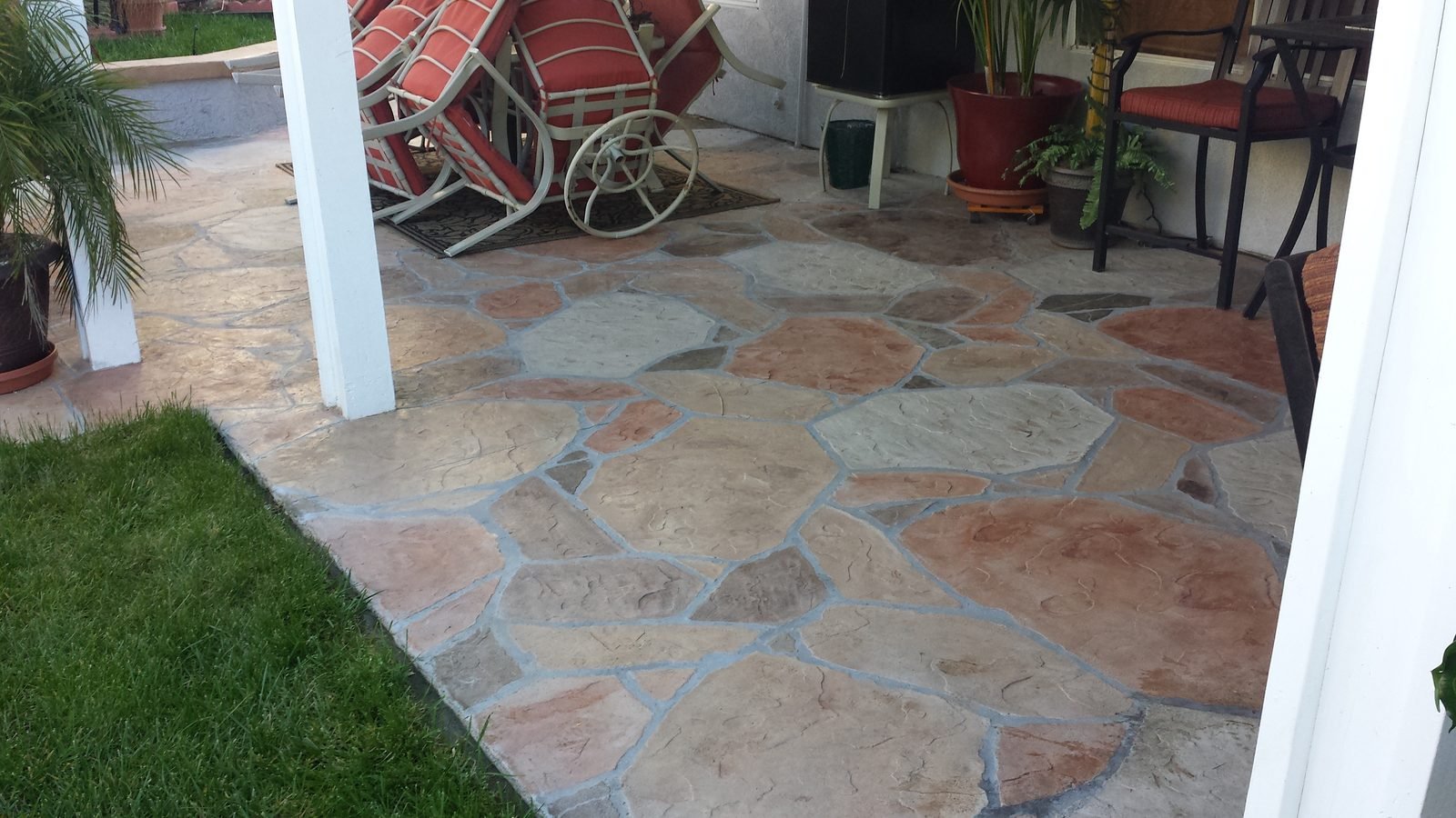 Steptoe Residence — Colored-flagstone patio and seating